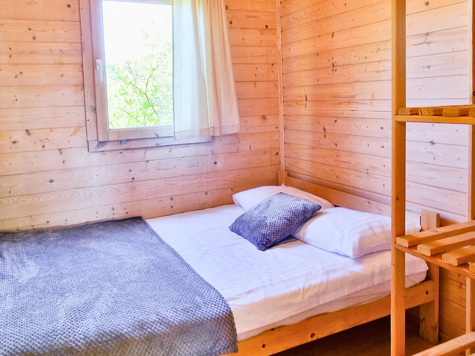 Sypialnia w Rezydencji Letniej – domek 6-osobowy Morska Polana Mielno